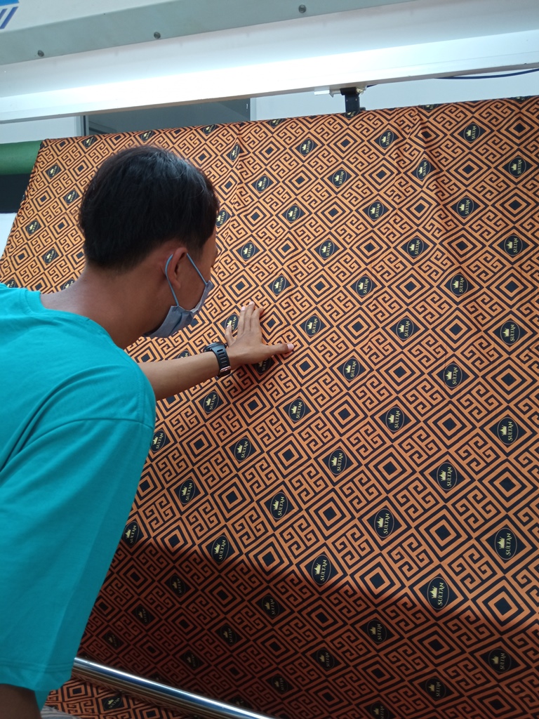 Produksi motif kain printing Produksi motif kain printing